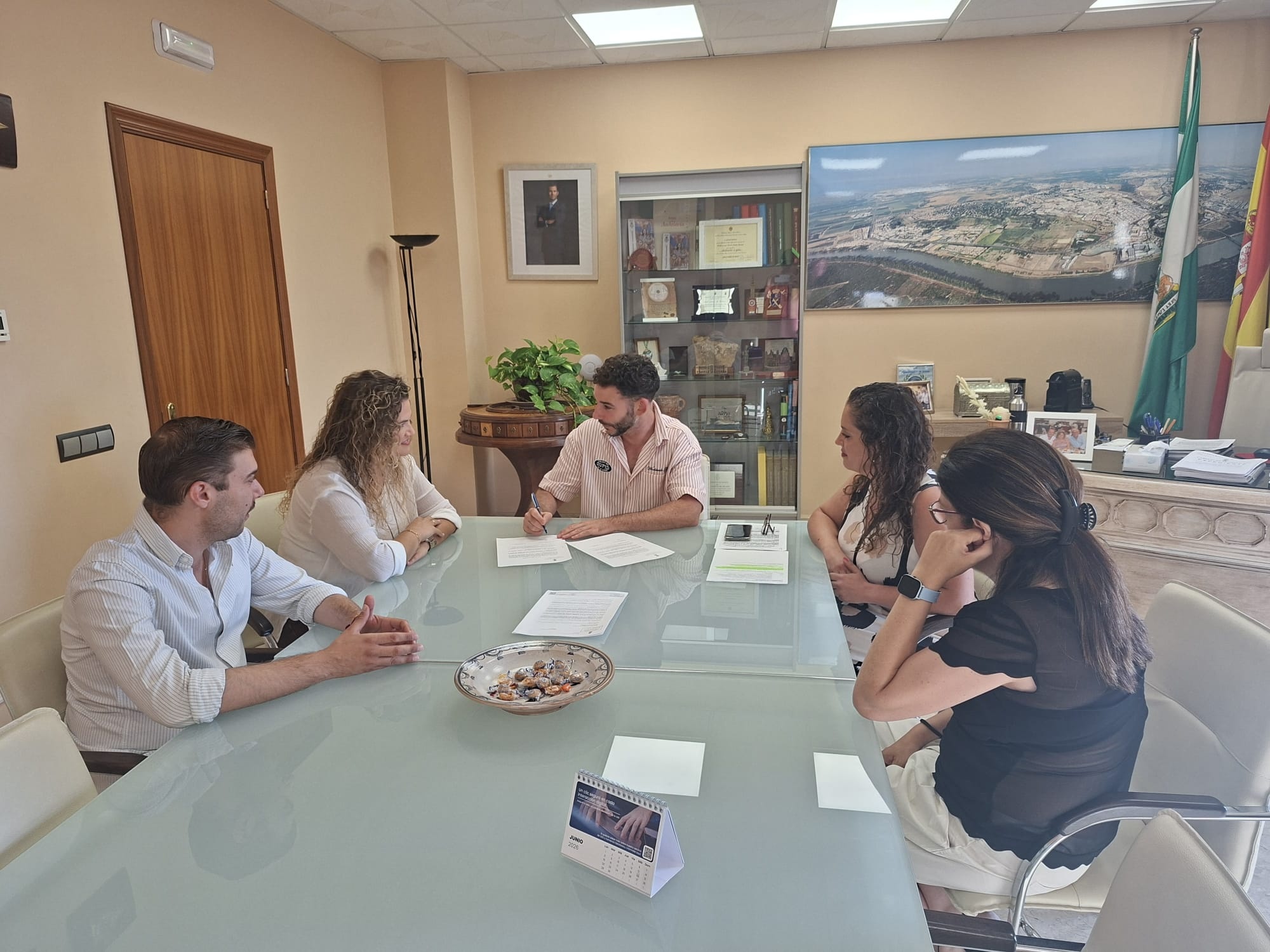 Toma de posesión de Irene Simón Lobato como arquitecta del Ayuntamiento de Gelves TOMA POSESION ARQUITECTA MUNICIPAL GELVES