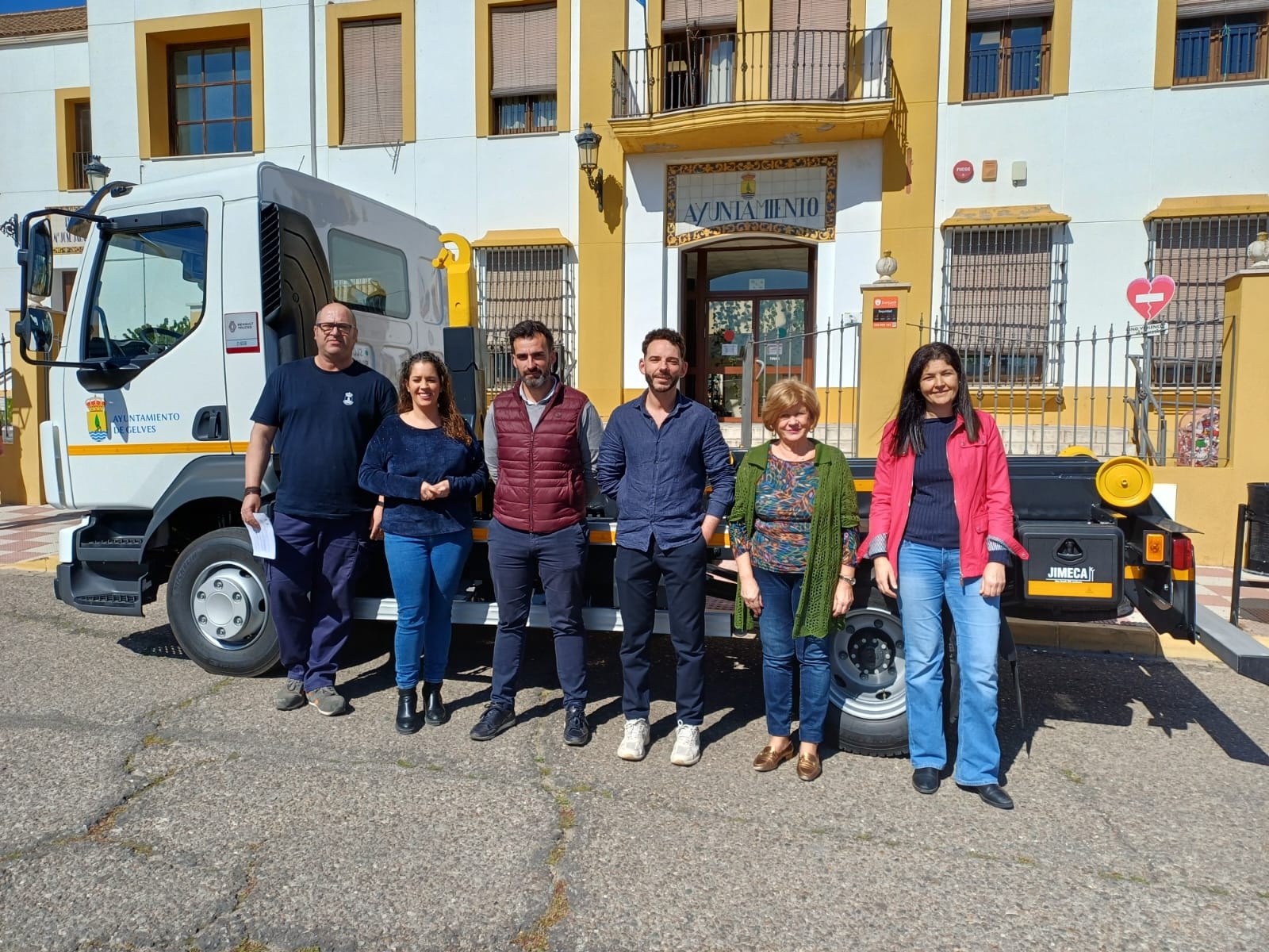 El área municipal de Servicios Públicos cuenta desde hoy con un nuevo vehículo en su parque móvil camion multibasculante marzo 2026 (4)