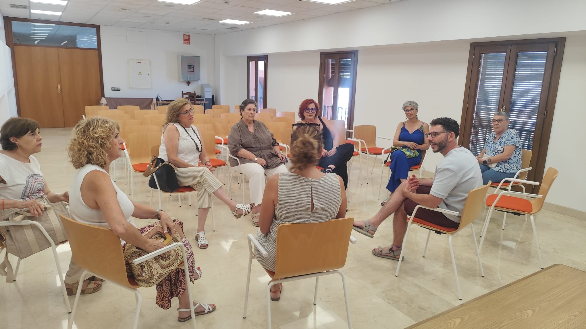Las protagonistas de "Ser mujer en Gelves hoy" se reúnen para compartir experiencias y construir nuevas redes de colaboración encuentro ser mujer en gelves hoy