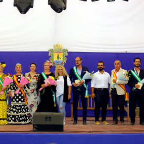 Coronación de la categoría Adultos, junto a las empresas patrocinadoras