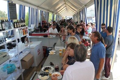 AMBIENTE EN LA CARPA DE BARES
