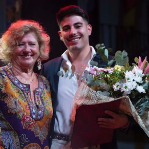 alcaldesa escenario adrián