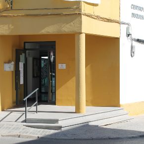 centro adultos puerta principal