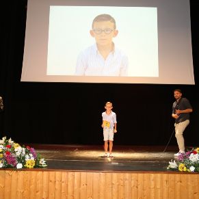 presentadores escenario