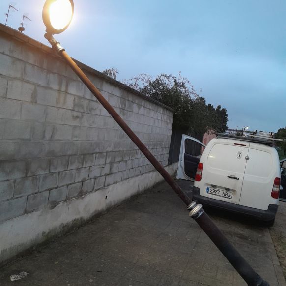 retirada farola parque anranjos